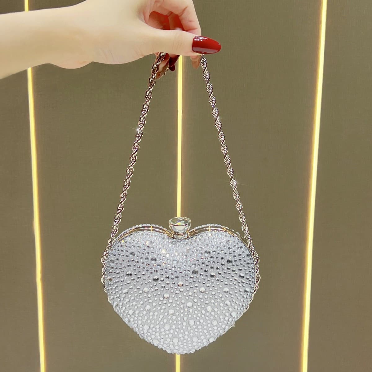New women's handbag, full of diamonds, love bag, fashionable lipstick bag, exquisite chain, one-shoulder cross-body bag