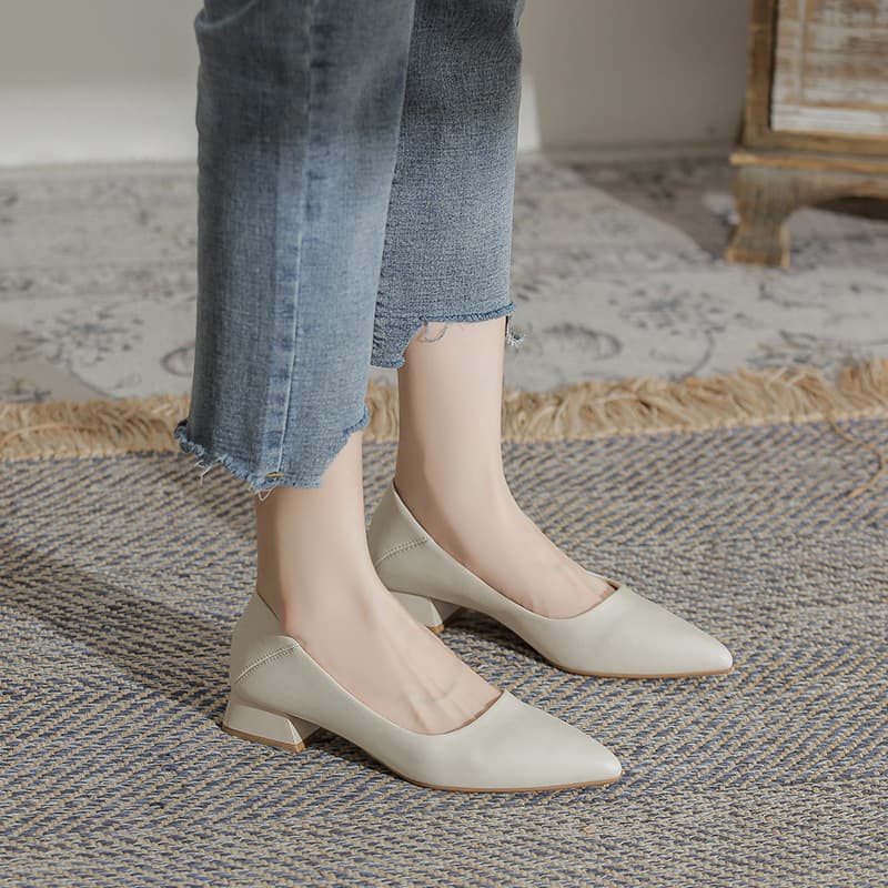 Genuine leather thick heel single shoes women's new shallow mouth pointed toe scoop shoes medium heel professional black work shoes mother's shoes large size