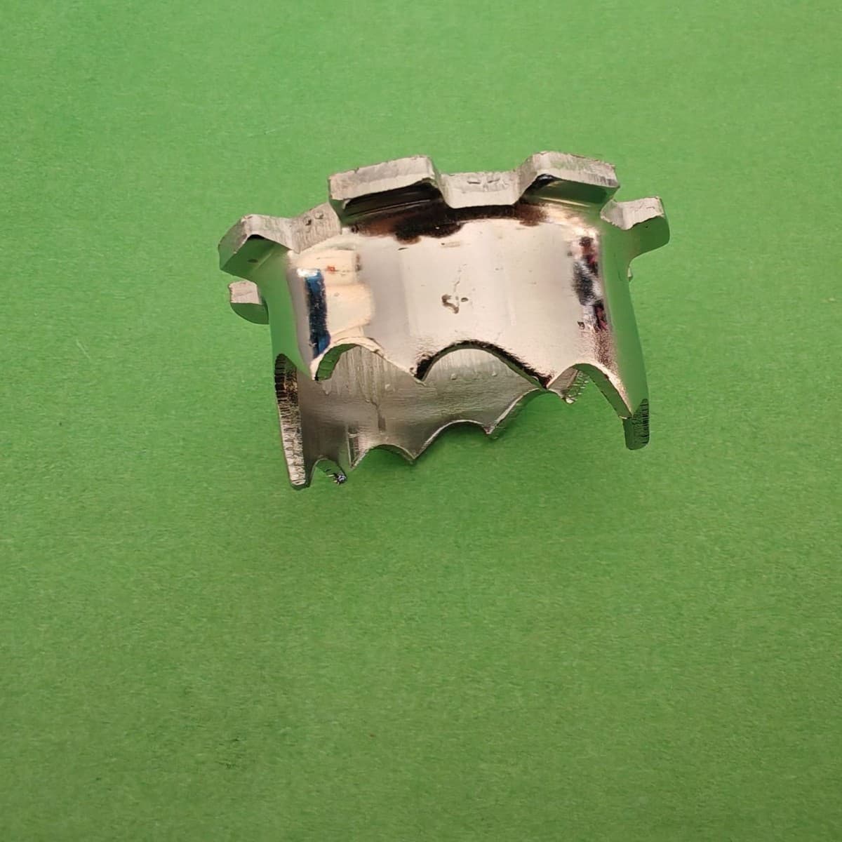 Regulator manufacturers supply stamped metal basket ring-shaped hardware toothed pads and other hardware accessories wholesale.