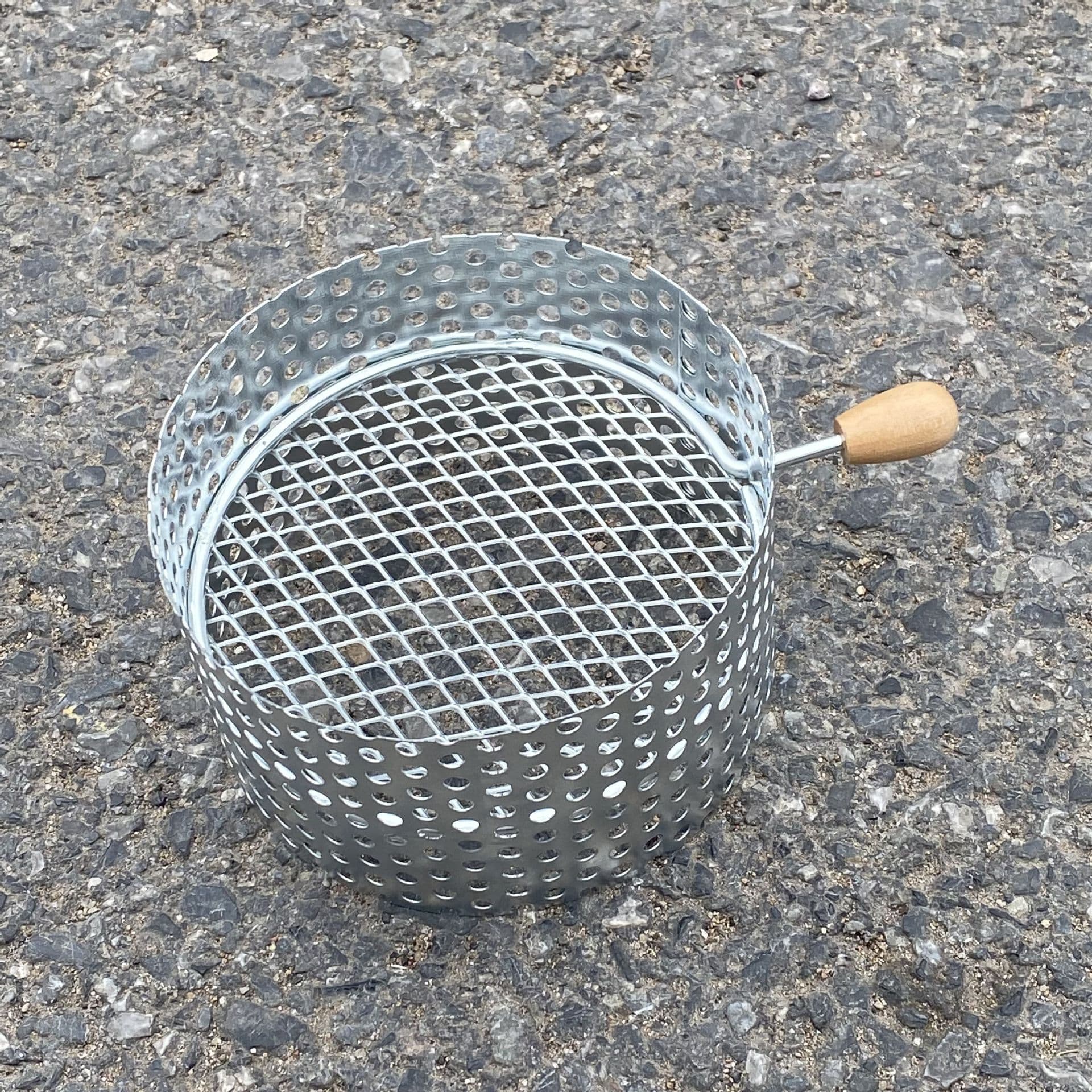 Cross-border Source Mesh Hookah Charcoal Holder with Wooden Handle, Charcoal Screen, Hookah Accessories