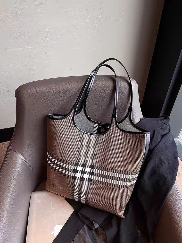 Women's 2025 Fall/Winter New Fashion Plaid Tote Bag Large Capacity Shoulder Bag Niche Design Commuter Bag
