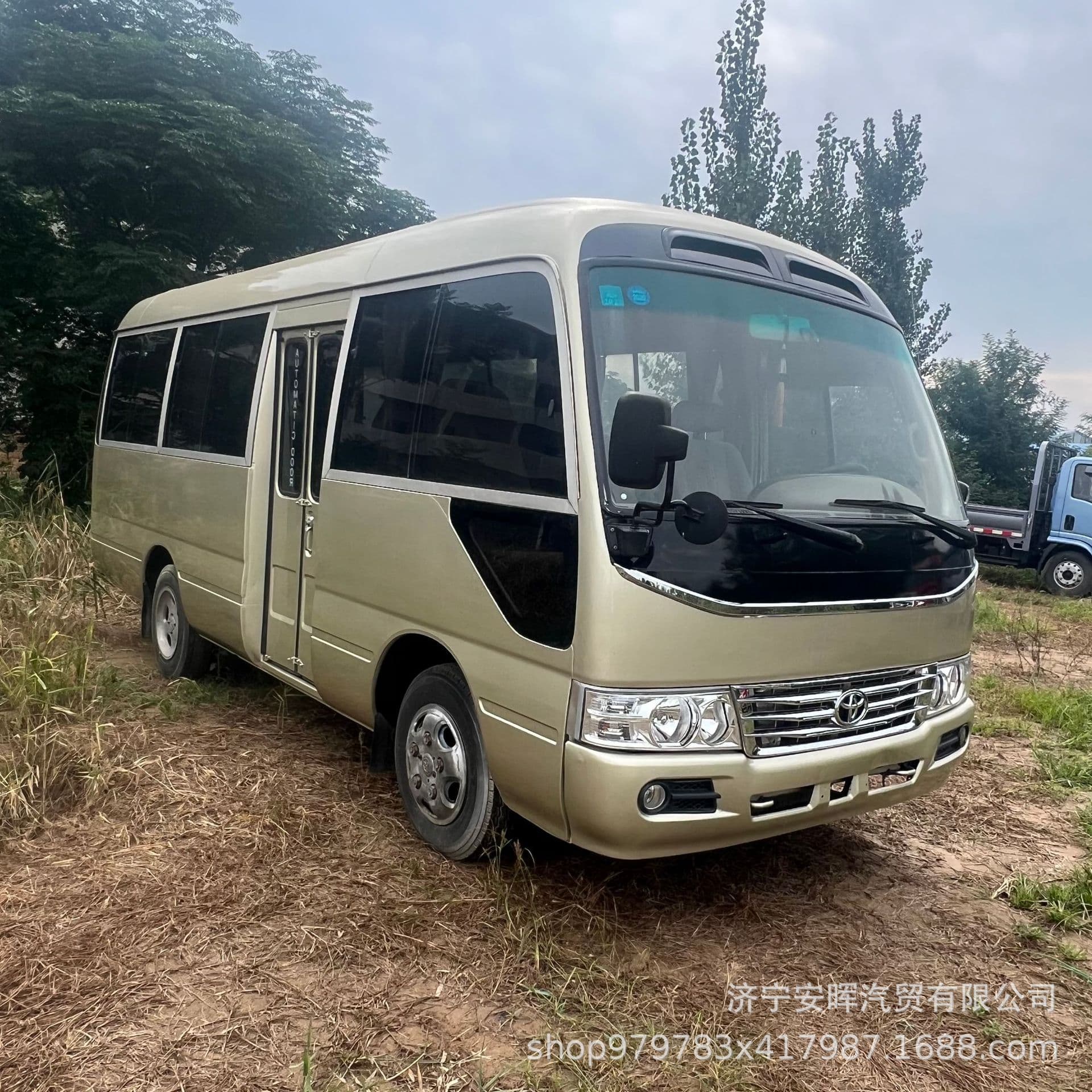 Export Toyota Coaster 23-Seat Minibus, 14-Seat Toyota Hiace, High-End Business Commuter Coaster