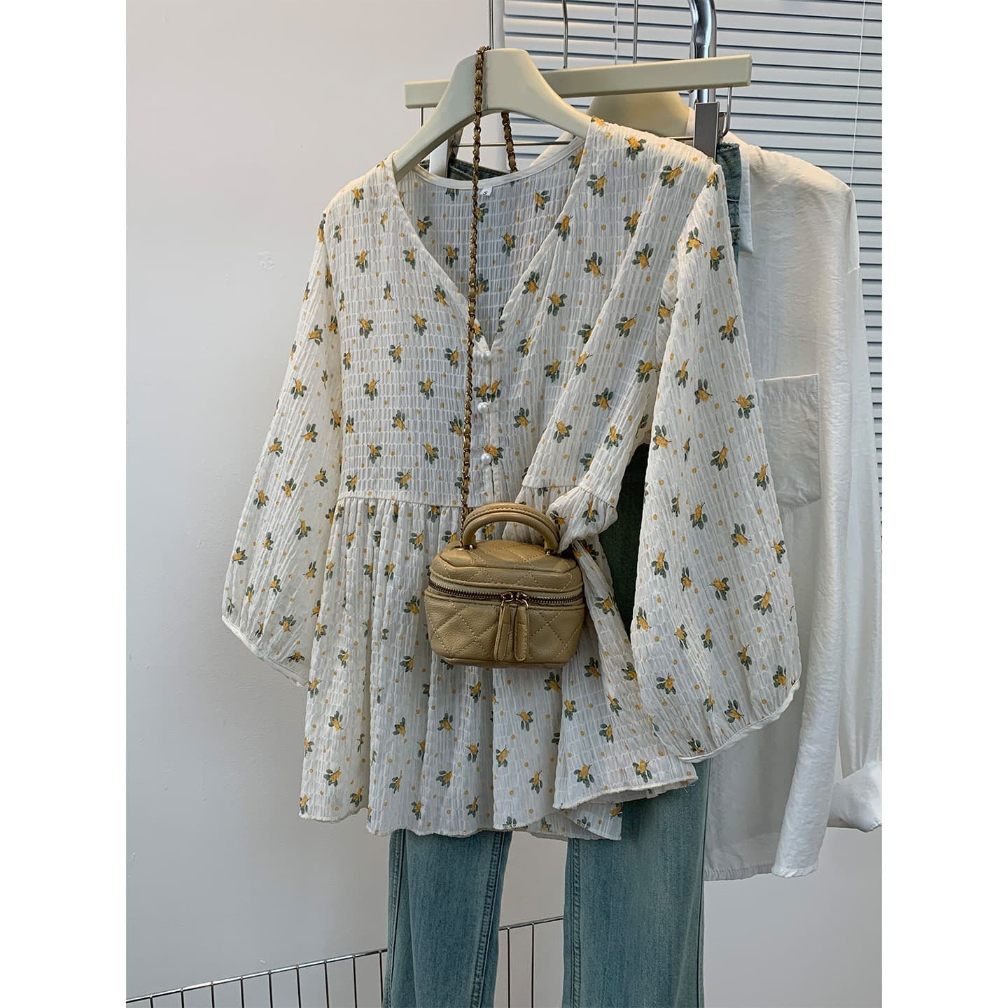 French V-Neck Floral Short-Sleeve Blouse for Women, Spring New Trendy, Age-Defying, Loose, Versatile, Slimming Doll Top