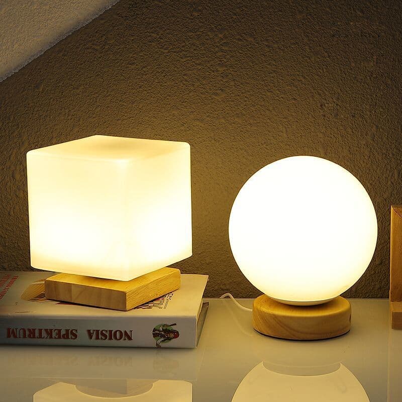 Minimalist table lamp, bedroom bedside lamp, postmodern, warm and romantic glass spherical lamp, wholesale for export.