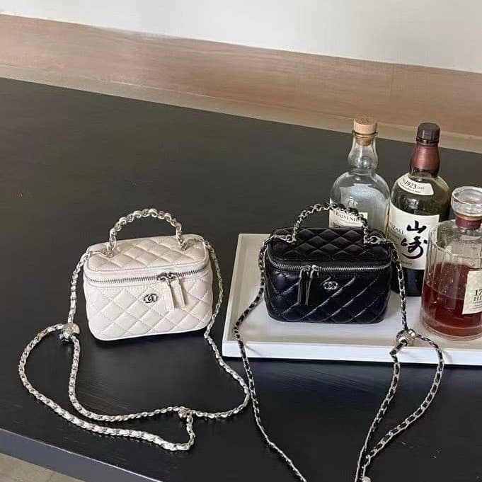 Genuine Leather Bag for Women 2026 New Style Small Chanel-Style Quilted Chain Shoulder Box Bag with Unique Design, Handbag and Crossbody Bag