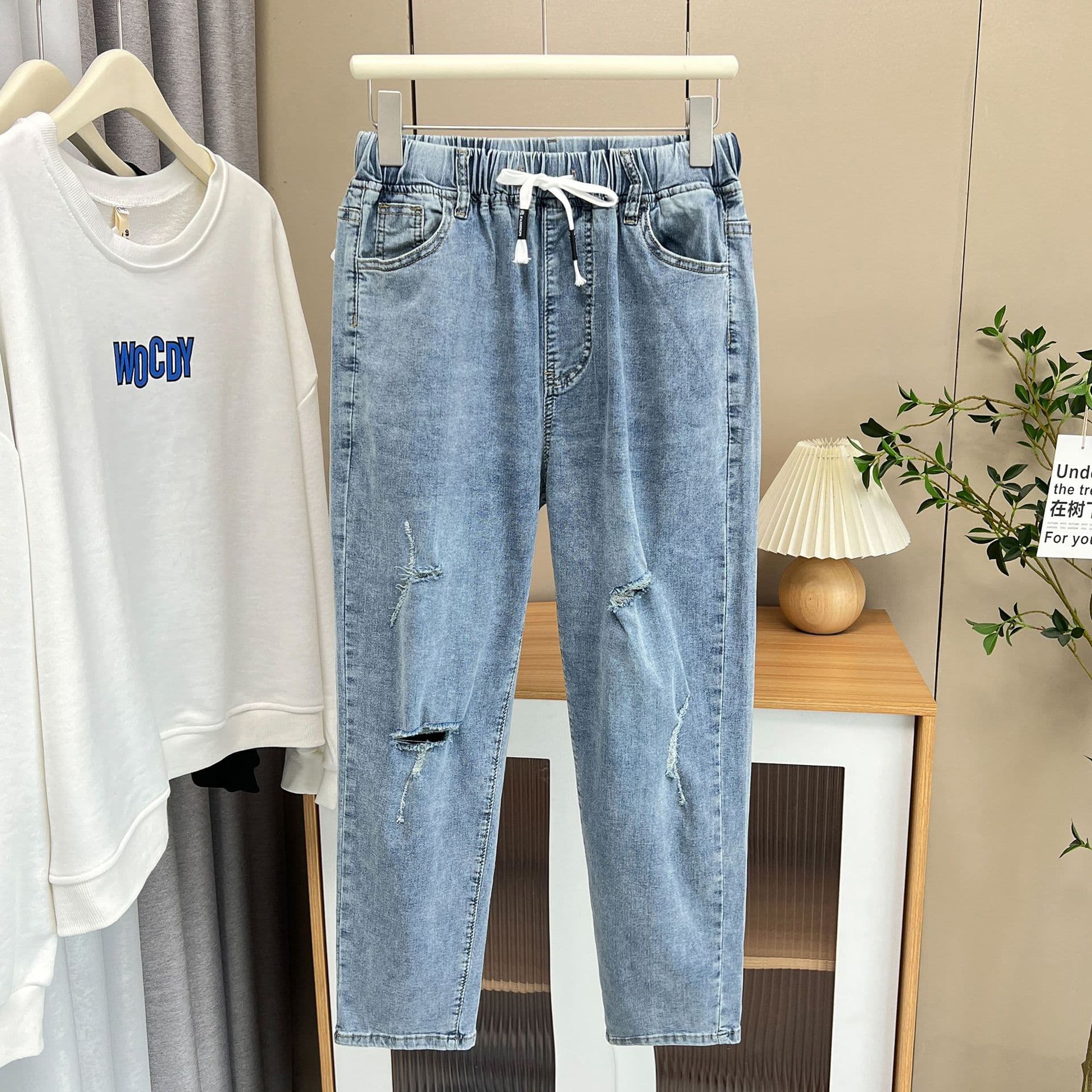 Spring Summer New 200 lbs Plus Size Sister Slimming Thin Casual Ripped Denim Capri Pants Plus Size Women's 2356