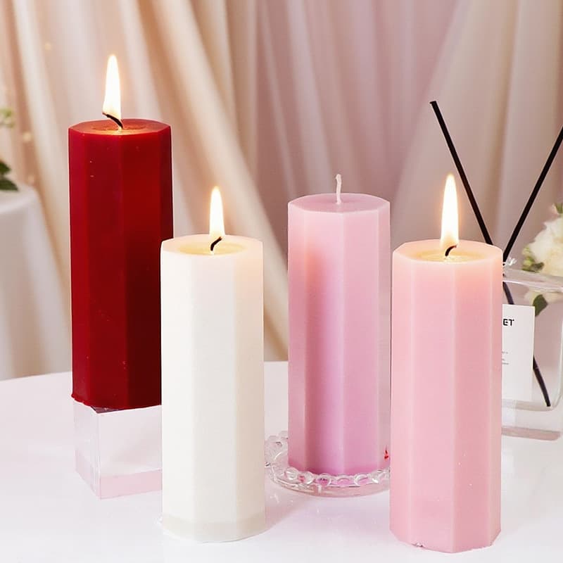 Octagonal column scented candle suitable for wedding confession, graduate day souvenir, home decoration props
