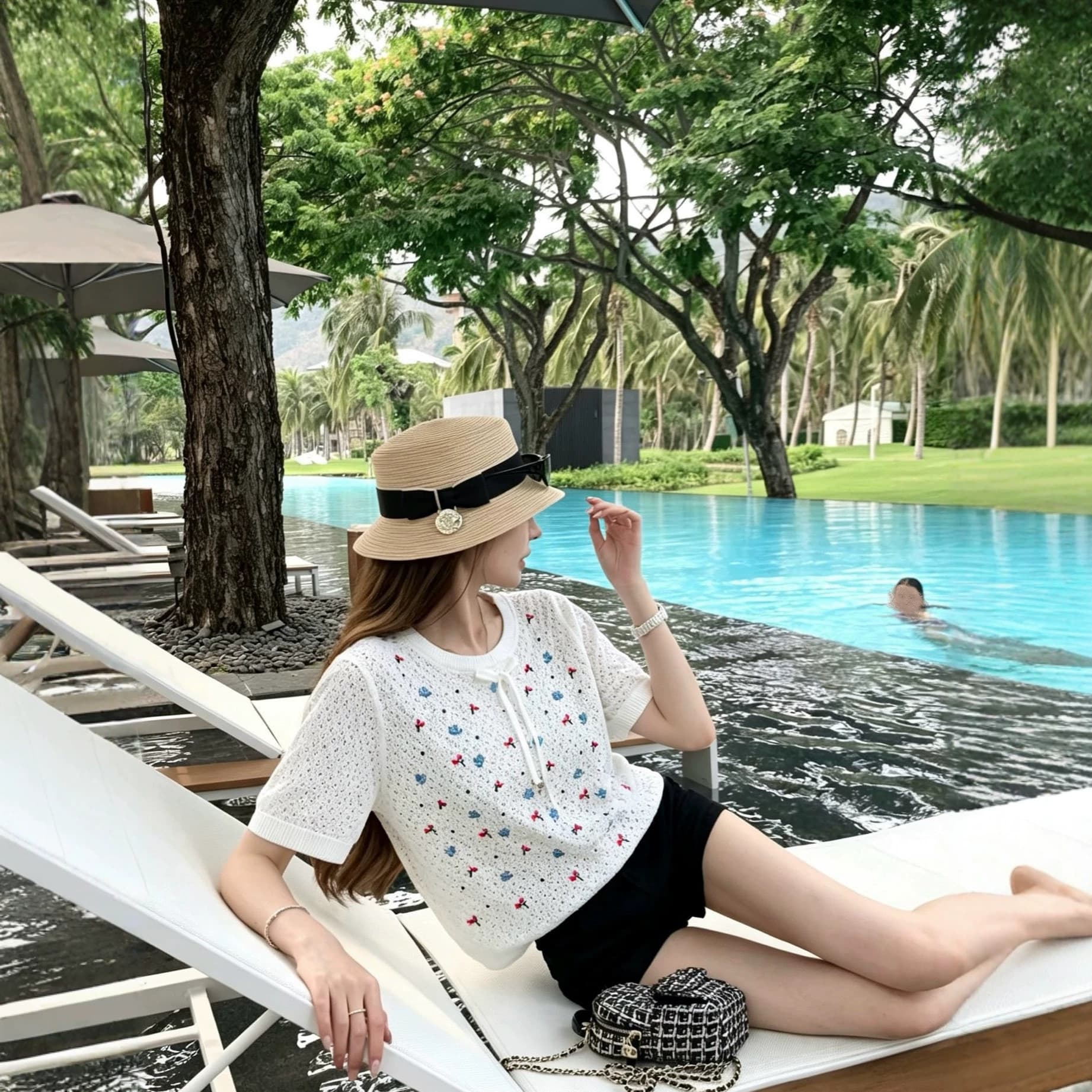 Women's 26 new summer style heavy embroidered flower round neck short-sleeved sweater short-sleeved top