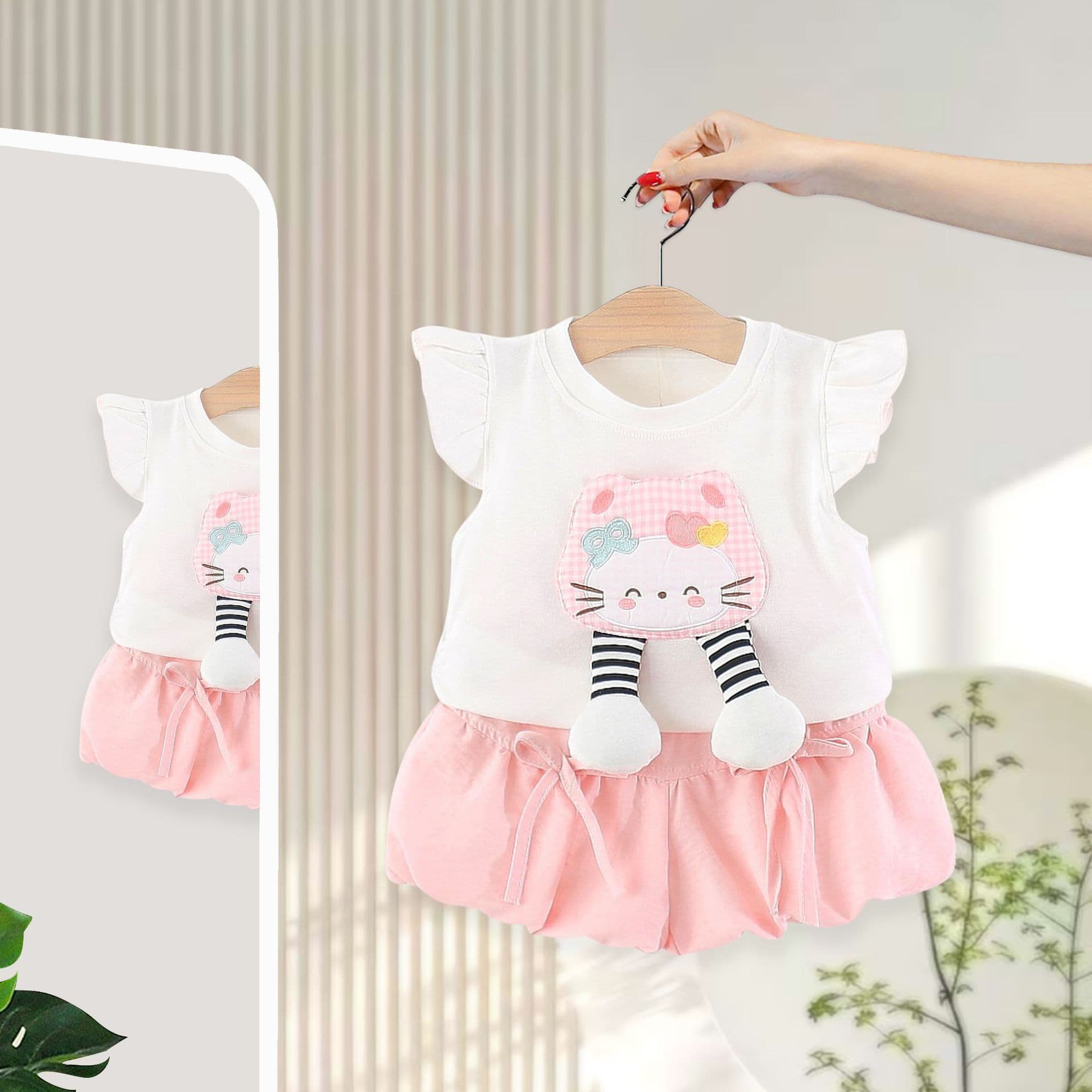 Children's suit girls summer cartoon flying sleeve top shorts two-piece set baby cute short-sleeved clothes 5402