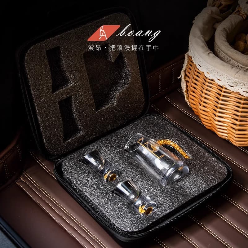 Car travel white wine glass set, high-end creative gold foil small cup, large capacity portable crystal wine dispenser
