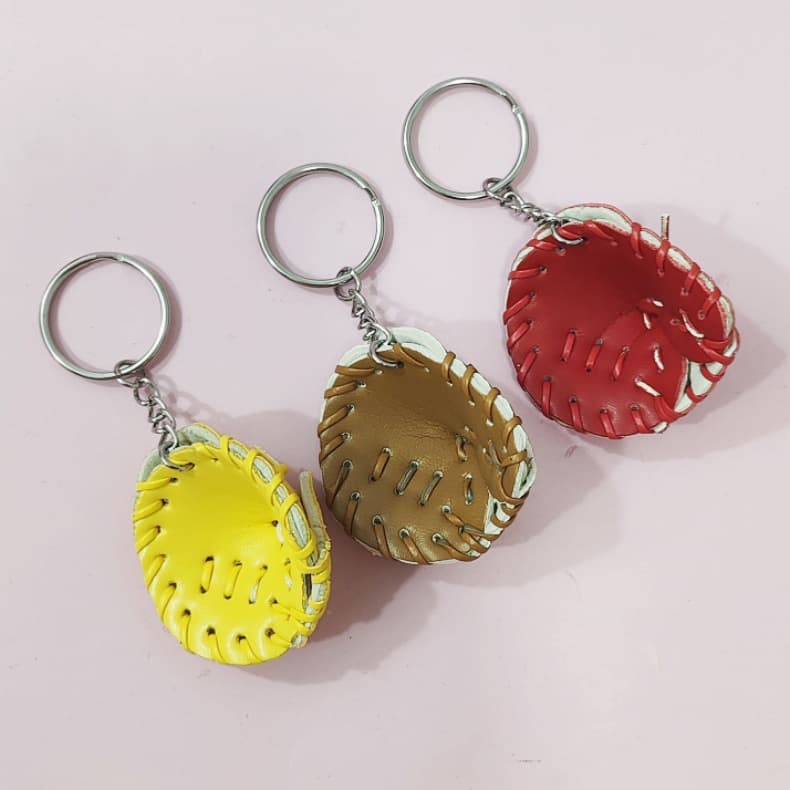 Cross-border 4.5 baseball glove keychain craft baseball glove pendant simulation gift baseball glove accessories