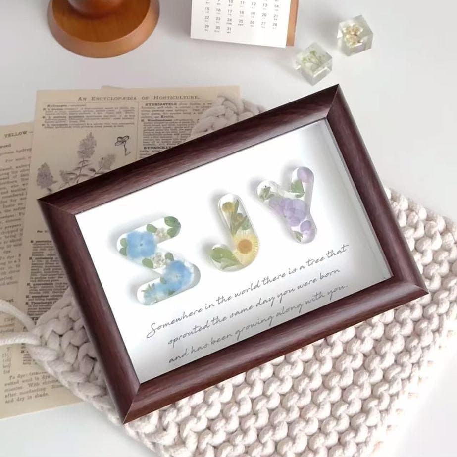 DIY Handmade Resin Dried Flower Letter Photo Frame Ornament for Valentine's Day, Birthday Gift, Office and Bedroom Decoration