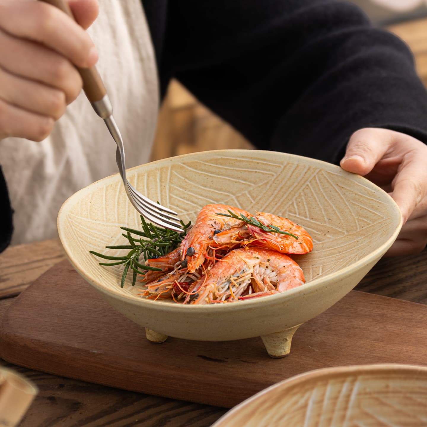 Custom Japanese Ins Handmade Coarse Ceramic Vintage Scale Three-Legged Ceramic Plate Tableware Pasta Plate Creative Bowl Salad Plate