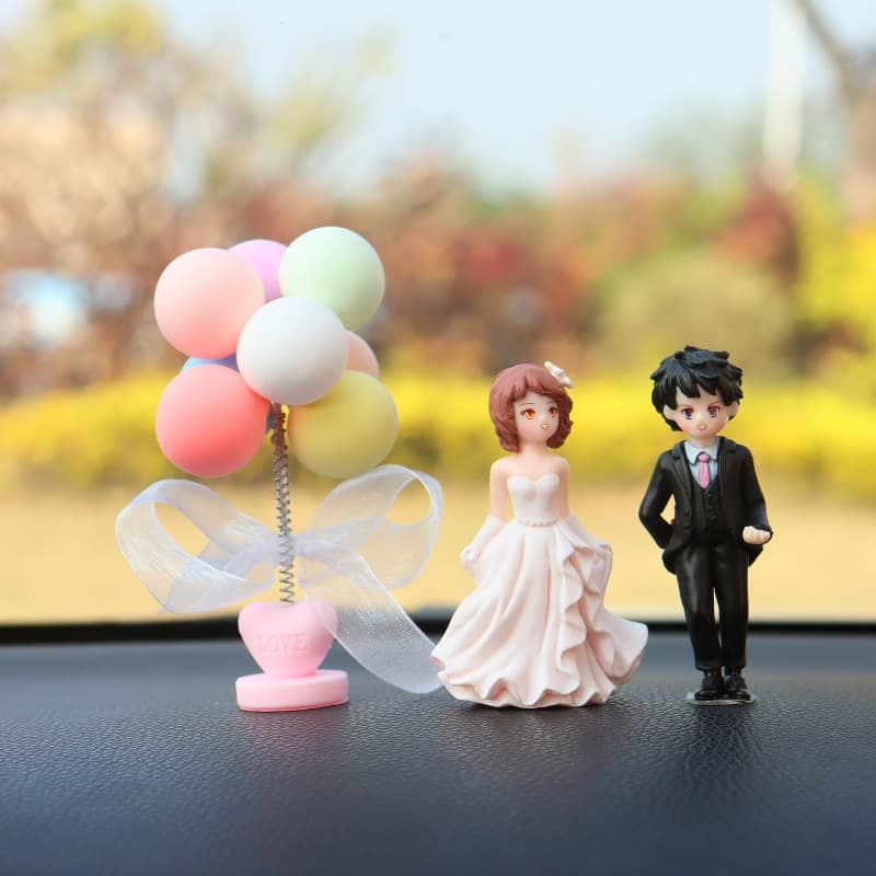 New car ornaments, center console, creative dolls, cartoon car interior ornaments, wedding couple ornaments