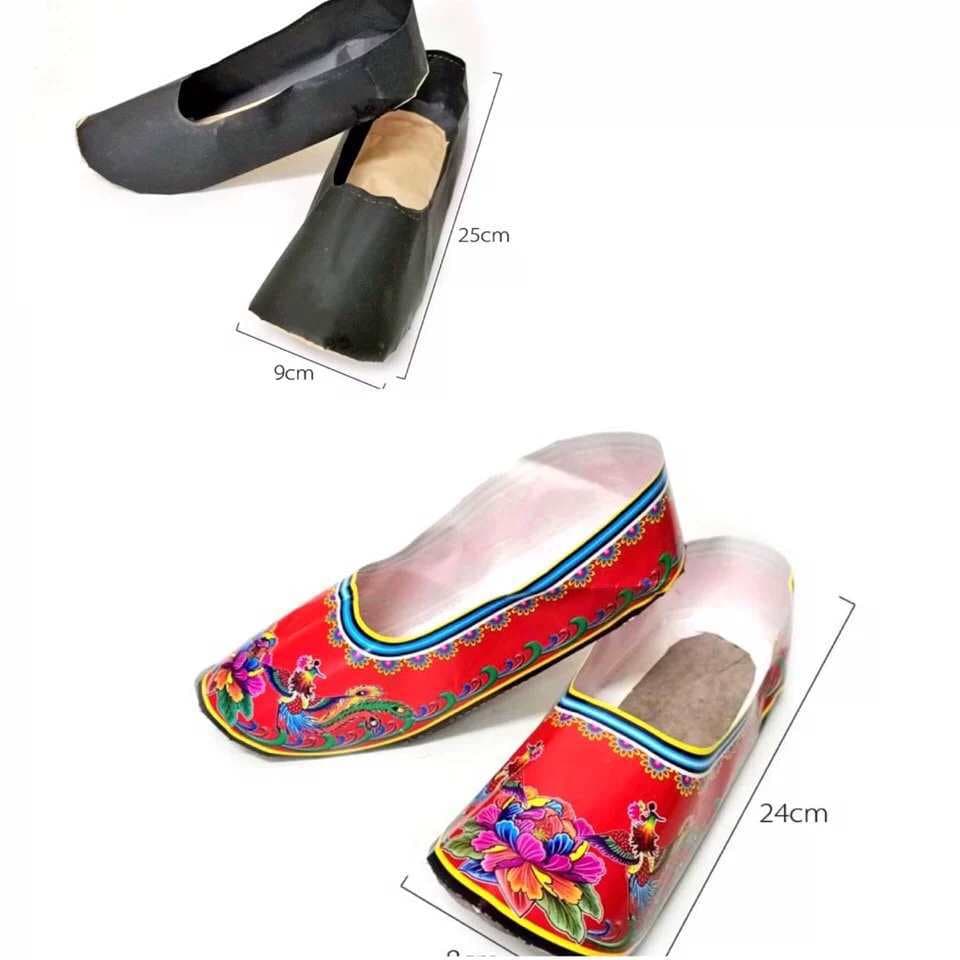 Chaozhou paper craft supplies, black paper shoes, handmade paper shoes for men and women, a pair of finished phoenix shoes.