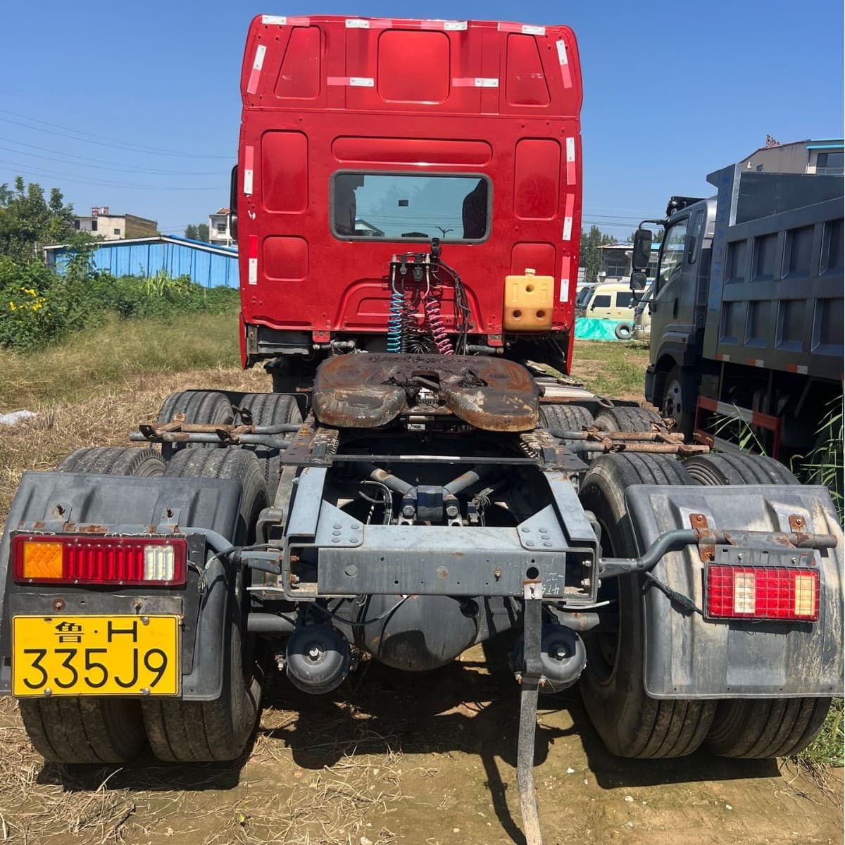 Used 6x4 Tractor Truck with High Load Capacity and Strong Traction, Good Stability, Engineering Trailer for Transporting Excavators