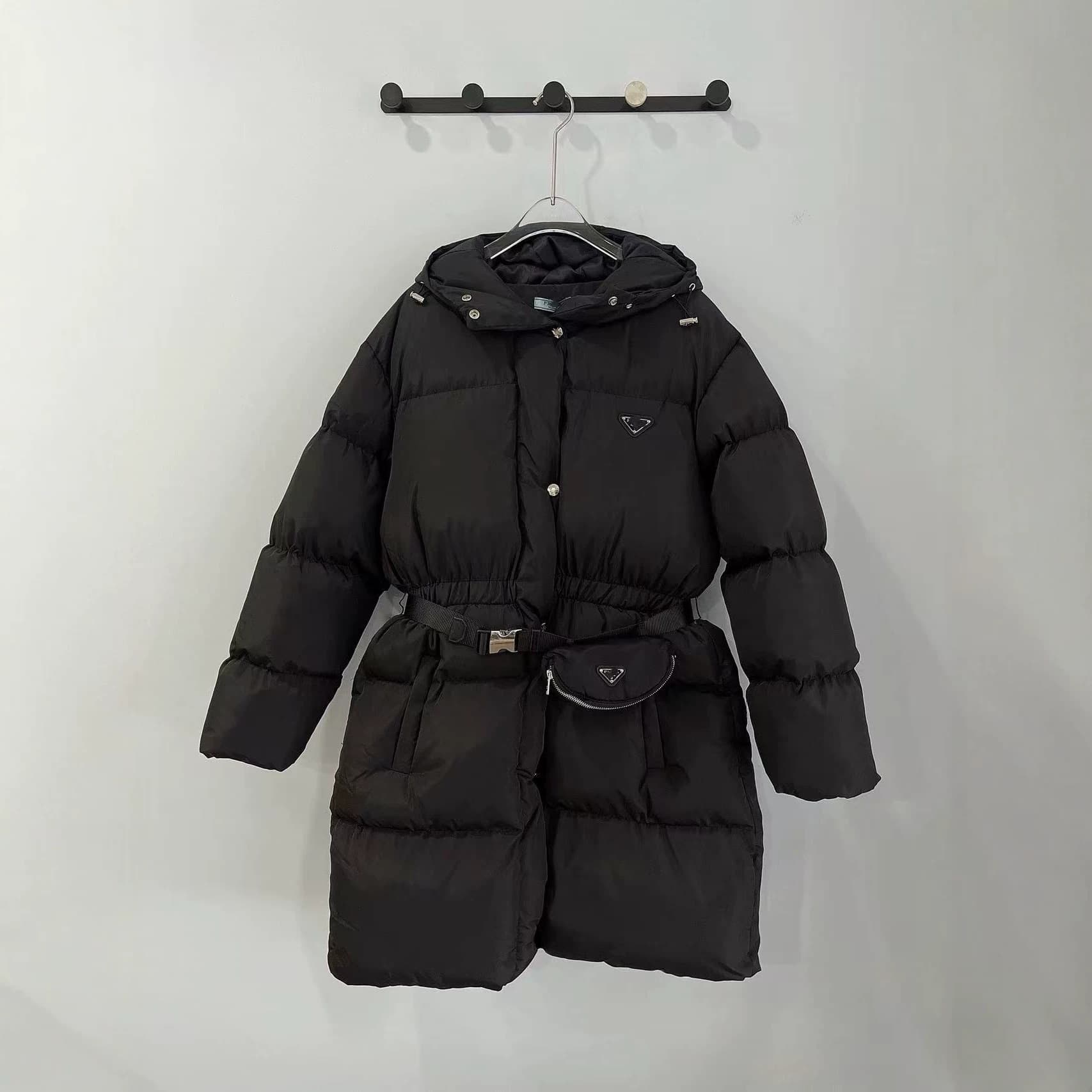 2026 Autumn/Winter New Women's Recycled Nylon Waist Bag Down Jacket Coat Ant Waist Jacket Fashion New Style