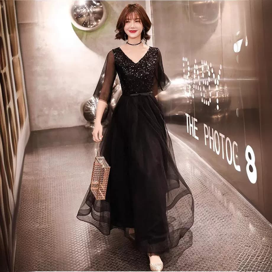 Summer light wedding dress for women with dignified and elegant black V-neck Queen Choir costume long skirt 2026 new style