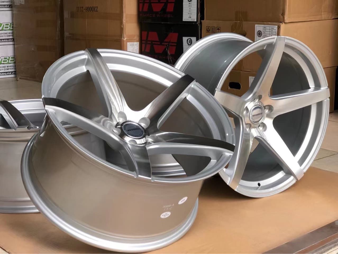 18. 19-inch concave wheels, suitable for BMW 3 Series, 5 Series, Audi A4L, A5 Malibu, Landers, Coolup, and Reiz