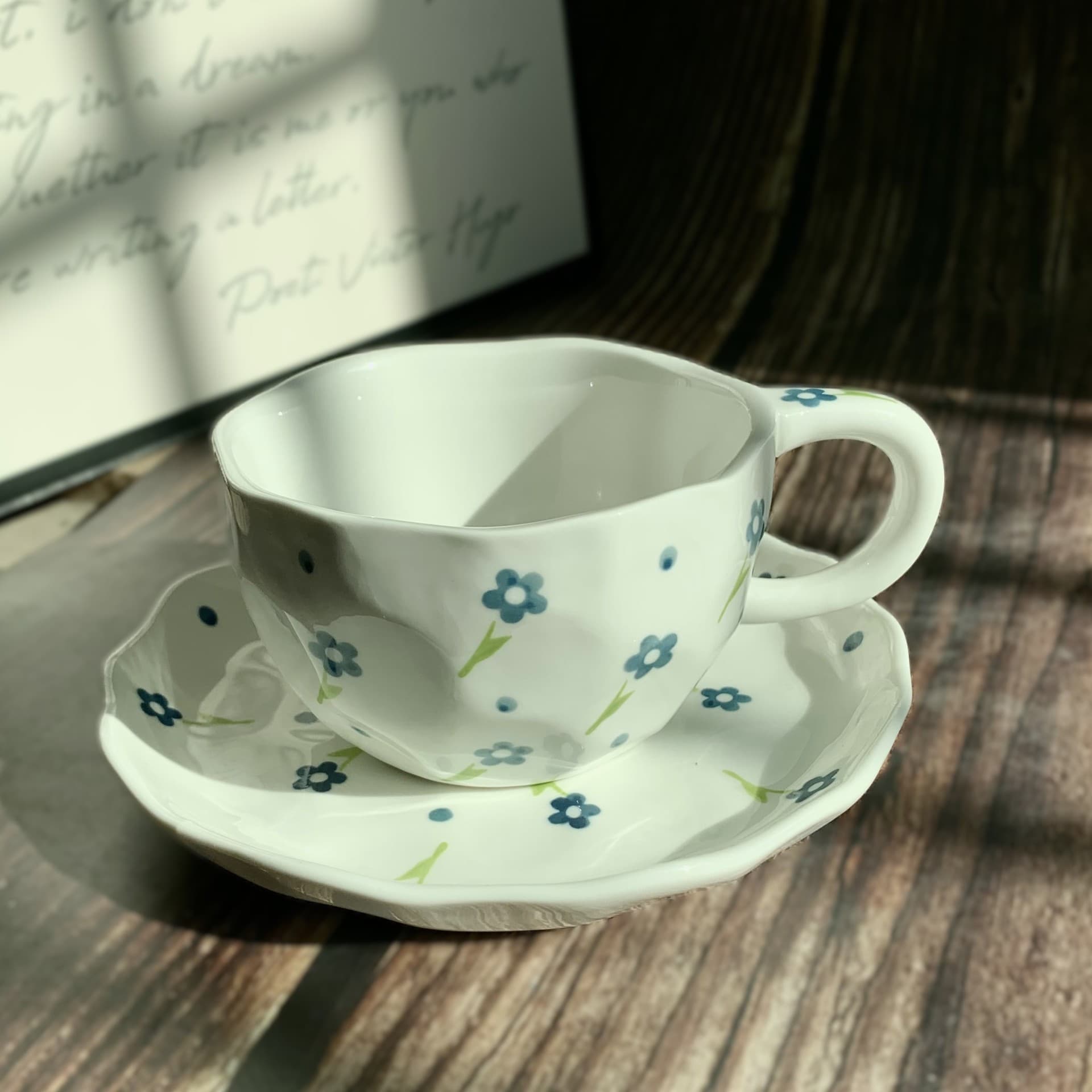 Cross-border light luxury retro style hand-painted flower ceramic cup and saucer hand-kneaded irregular creative coffee cup and saucer afternoon tea