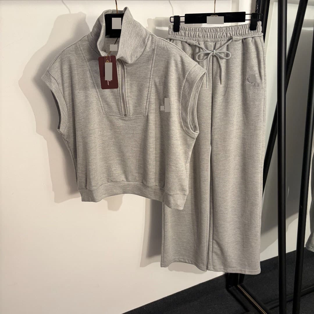 Foreign trade new sports suit with letter logo embroidery high collar sleeveless vest top + elastic waist straight trousers