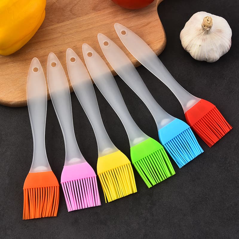 Medium silicone detachable oil brush, kitchen household seasoning brush, heat-resistant baking brush, cake oiling brush, barbecue brush