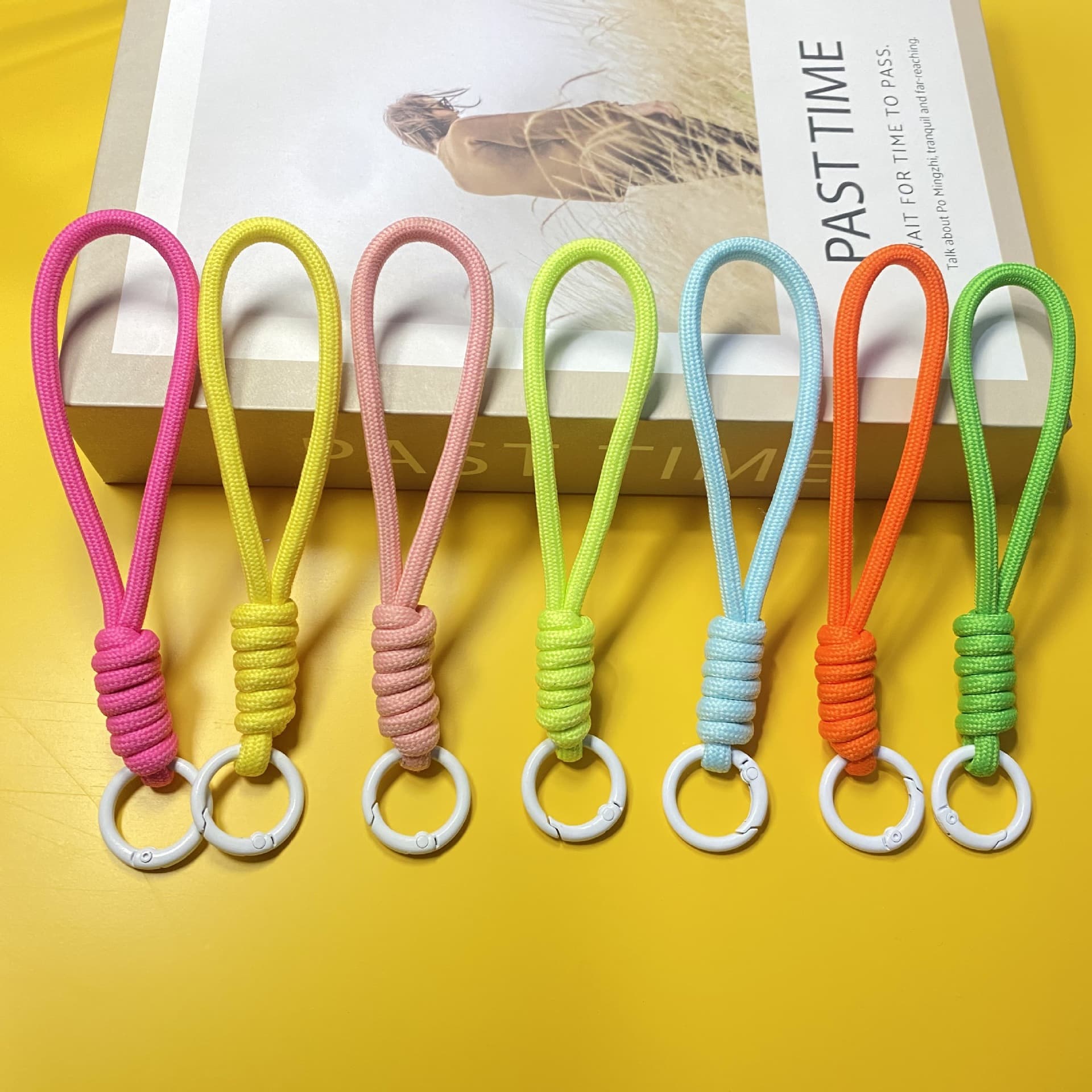 New DIY Short Anti-Loss Lanyard, Handwoven Wrist Strap, Dopamine Color Matching Wrist Phone Chain