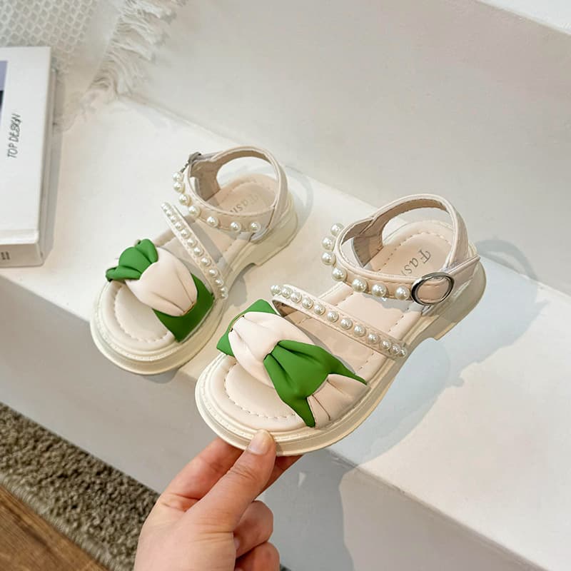 Girls Sandals Summer 2026 New Style Children's Fresh Elegant Princess Summer Slippers Girls Soft Sole Non-Slip Slippers