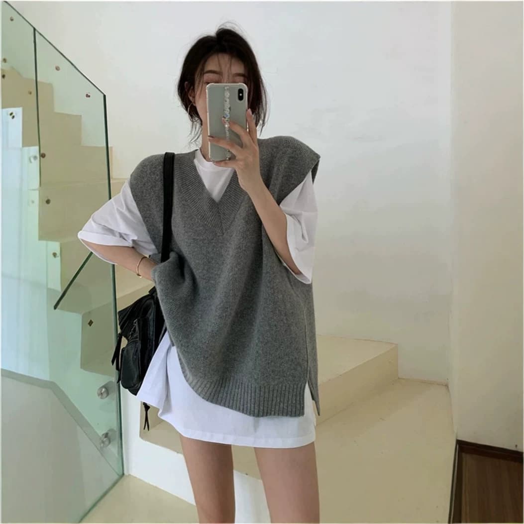 New Gray V-Neck Knit Vest for Women, Side Slit Loose Lazy Style Sleeveless Cardigan Layering Versatile Sweater Vest