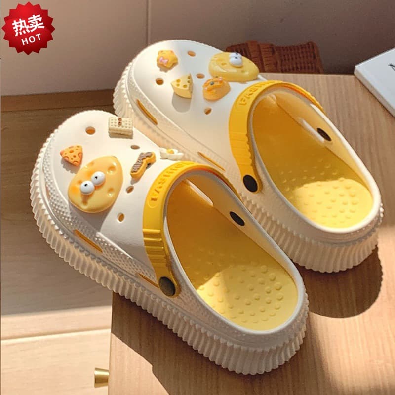Women's platform clogs, perfect for summer, trendy, casual wear, perfect for the bathroom, and with a slip-resistant, "walking on clouds" feel.