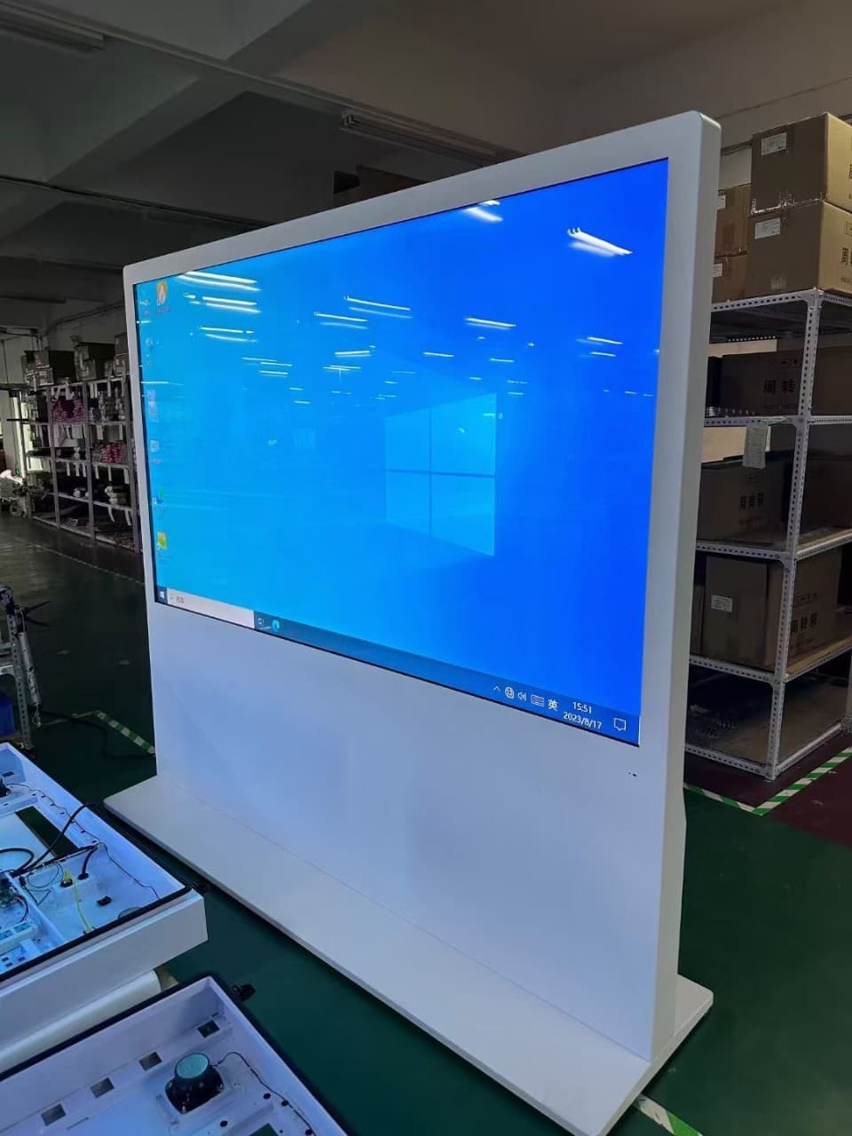 43/49/55-inch Vertical White Touch Query All-in-One Machine, Floor-standing Capacitive Touch Multimedia Self-service Shopping Guide Screen