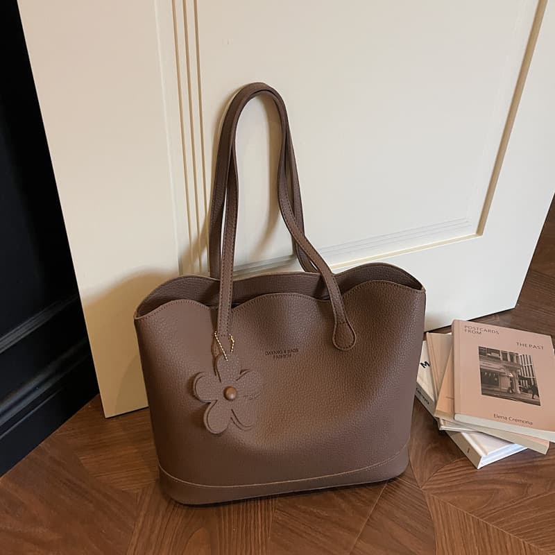 Large-Capacity Red Bag for Women, Versatile 2025 New Model, Simple Casual Shoulder Handbag, Work Commute Tote Bag