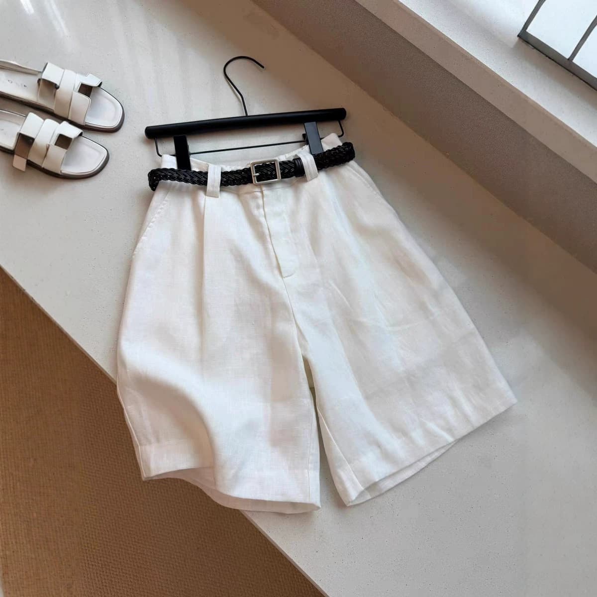 Highly Recommended! Minimalist White Linen High-Waist Five-Quarter Shorts for Women, Relaxed Fit, Loose and Slimming Mid-Length Pants
