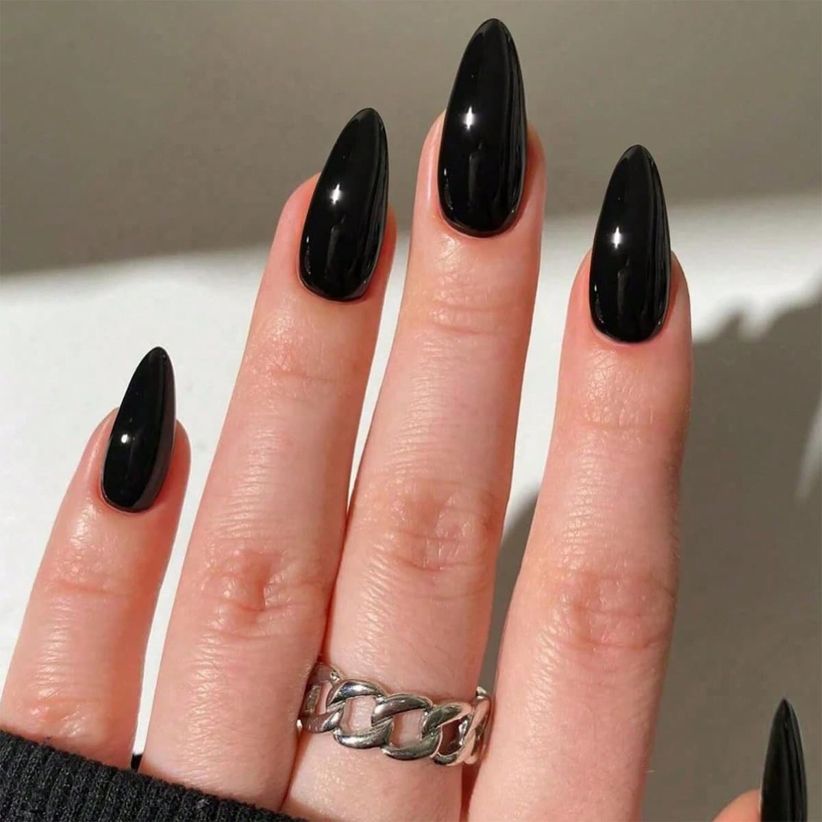 Short Oval Almond Stiletto Pure Black Glossy Press-On Nails Sweet Cool Simple French Style Hot Girl Ins European American Trend Cross-Border Hot