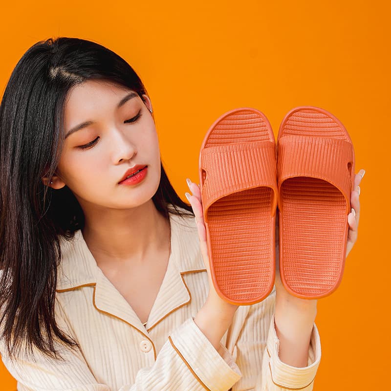 Non-Slip Summer Bath Slippers for Women Outdoor Street Stall Popular Bathroom Home Use Shower Slippers Ladies Slip-On Sandals