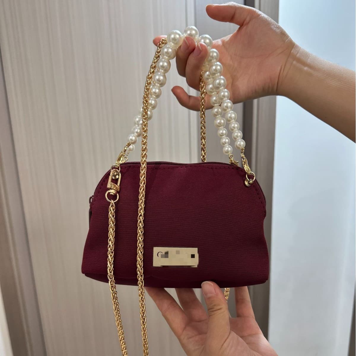 Modified version, can be worn as a crossbody or shoulder bag, Gujia Angola Red new shell-shaped fashion makeup lipstick gift bag