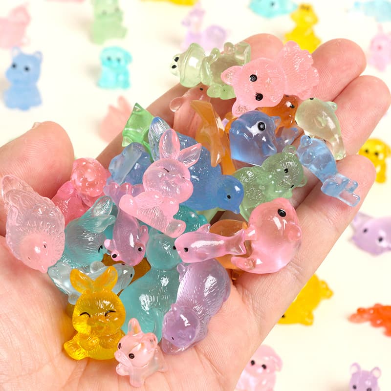 Luminous resin three-dimensional cute little animals, cute dolls, desktop car decoration small ornaments, mixed cross-border ornaments