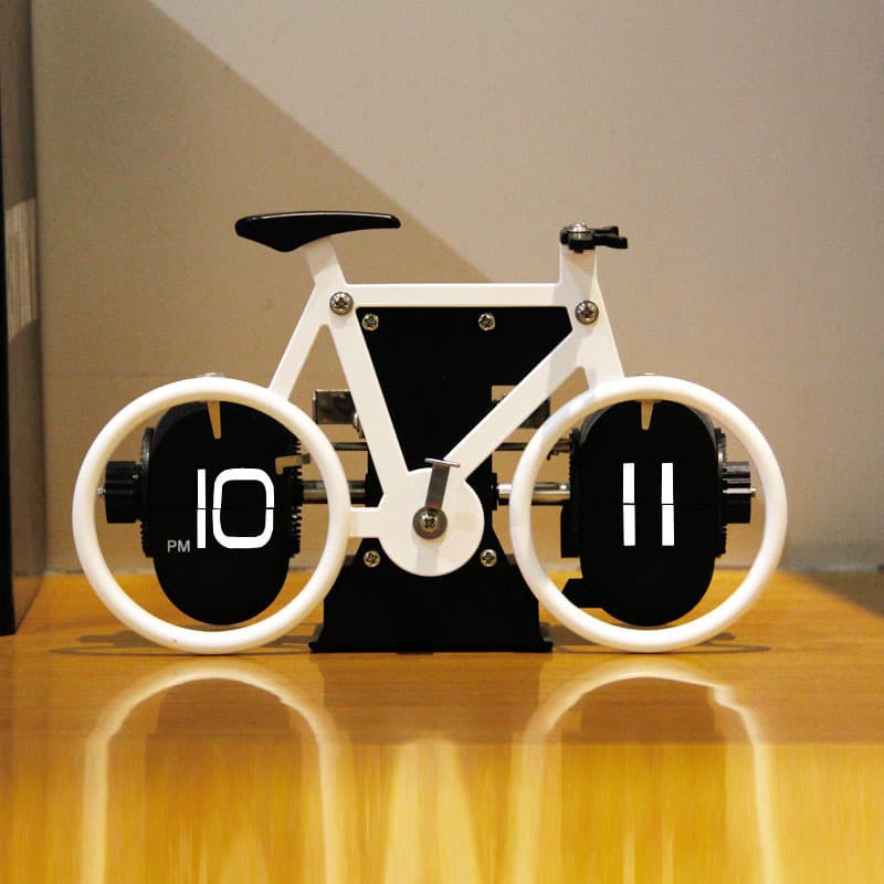Creative and wonderfully carved bicycle flip clock, personalized bicycle style desktop flip clock, simple home decoration ornaments