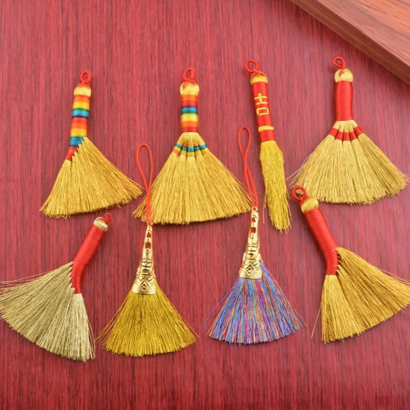 Dragon Boat Festival housewarming festive pendant small broomstick baby bedside pendant hand-woven auspicious small broomstick keychain pendant