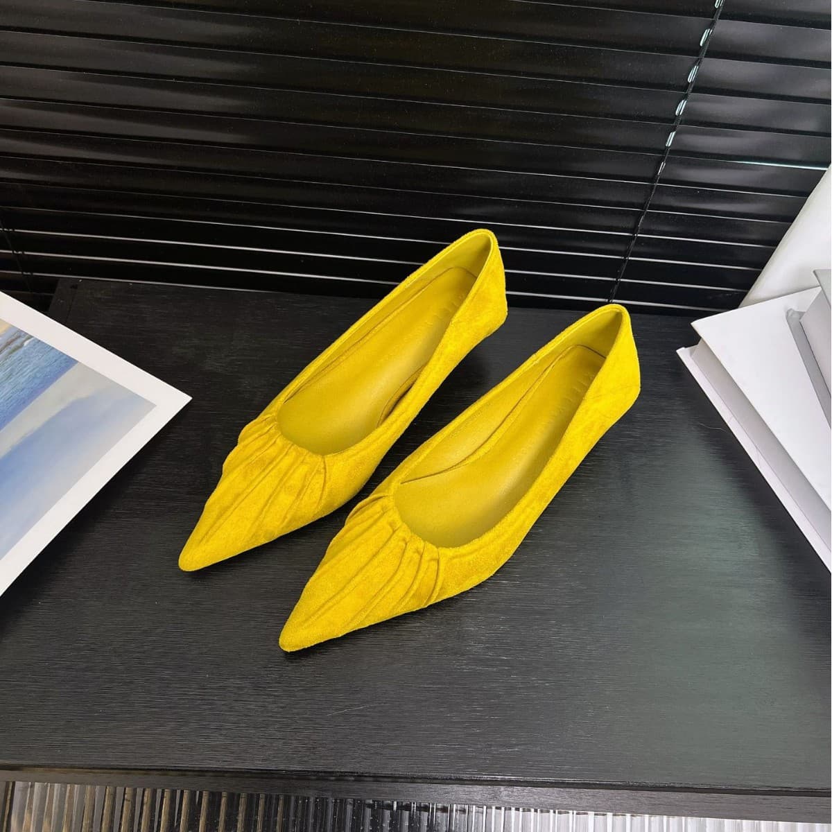 Women's Kitten Heel Flats, French Style, Comfortable for Commuting, Pointed Toe, Soft Leather High Heels, Suitable for Pairing with Skirts, Mid-Heel Flats for Women