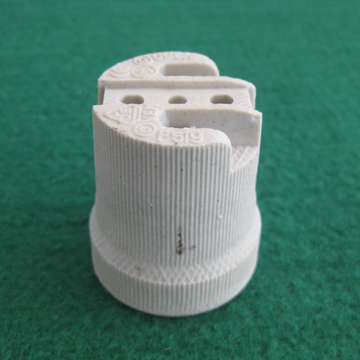 E27 ceramic horn lamp base screw socket high-temperature resistant round flat bottom ceiling LED bulb energy-saving Zhongshan
