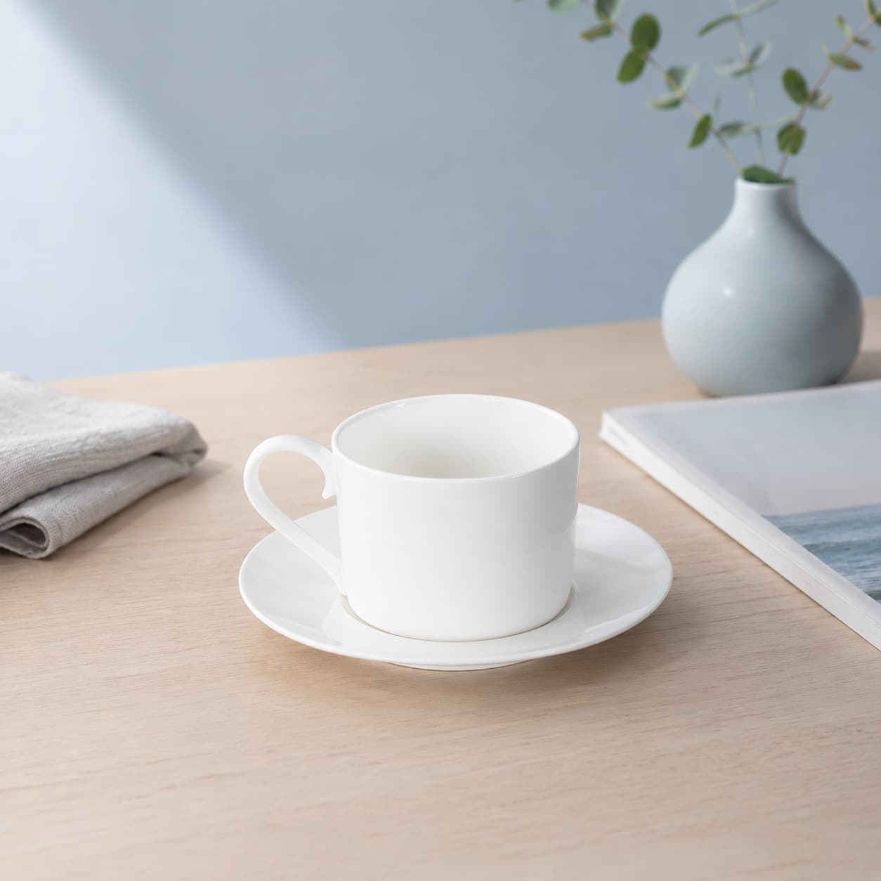 Bone China Pure White Coffee Cup European Luxury Gold Foil Cup Saucer Ceramic Coffee Set Exquisite Tea Cup Afternoon Tea