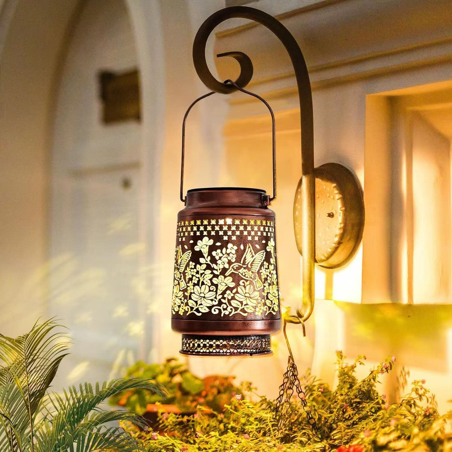 Cross-border solar hummingbird lantern outdoor courtyard decoration waterproof iron hollow lantern villa garden projection lamp