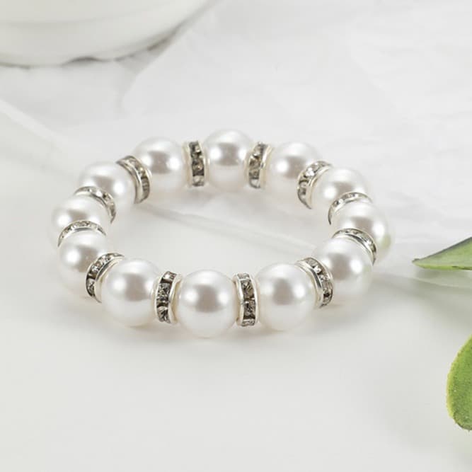 High-quality, high-gloss pearl-studded napkin ring with rhinestones, suitable for dining tables and weddings, featuring 9 large pearl buttons.