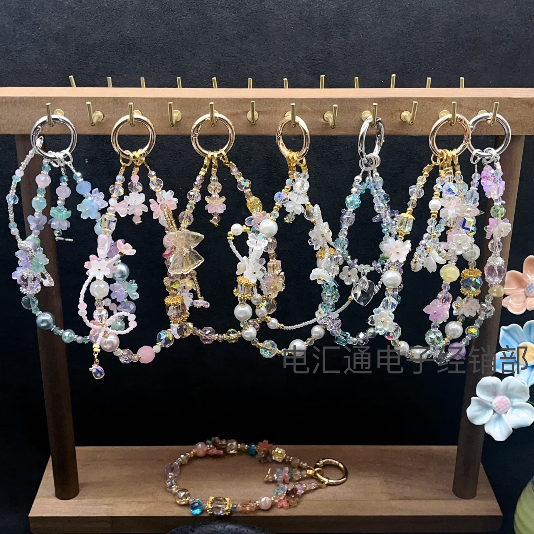 Light luxury rhinestone beaded flower mobile phone chain niche design mobile phone hanging chain wrist beaded keychain chain