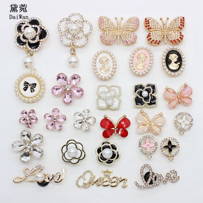 Daiwan cross-border hole shoe buckle diy accessories crystal five-petal flower dripping oil rose hanging pearl resin butterfly