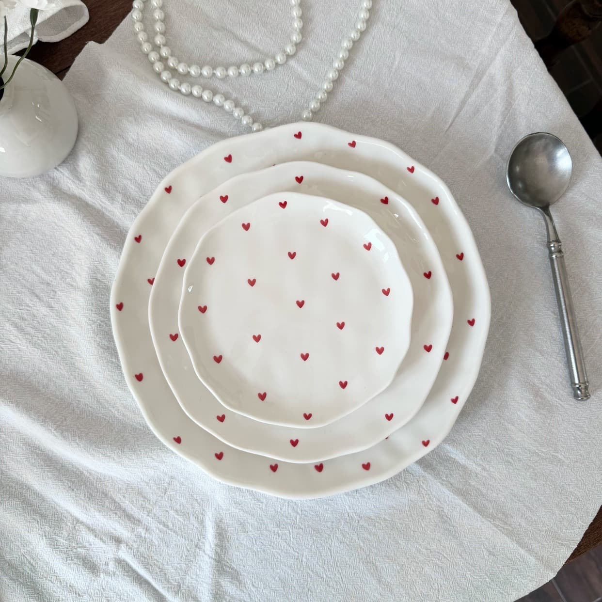 Korean Ins style hand-shaped irregular ceramic plate hand-painted love dinner plate cake plate dessert salad plate