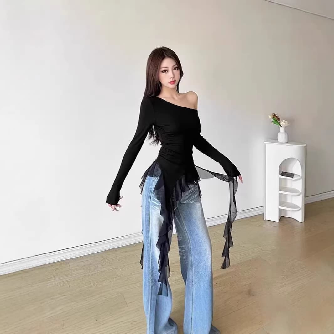 Factory ready stock slanted shoulder slim long-sleeved T-shirt for women with ruffled stitching, versatile irregular hot girl style pure desire top