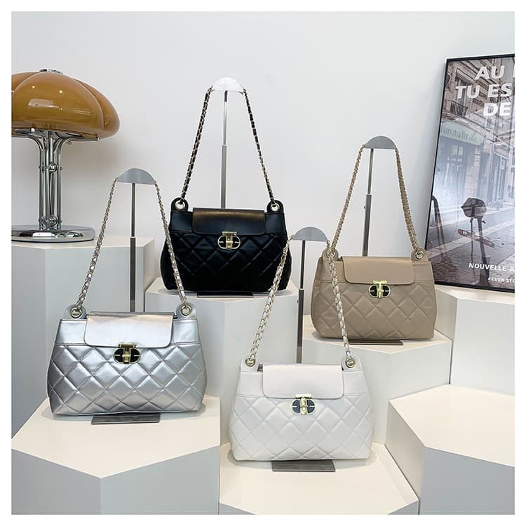 Diamond chain versatile cross-body large bag 2024 new fashion texture autumn and winter single shoulder commuter bag foreign trade direct sales