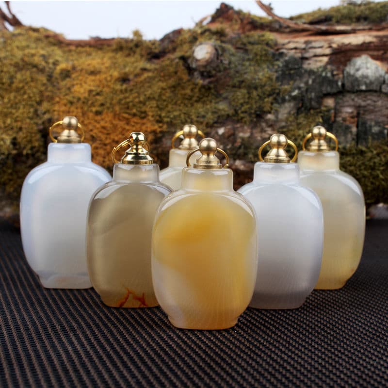 Agate Snuff Bottle for Saving Gold Beans, Scripture Bottle, Handmade Portable Small Perfume Bottle with Copper Mouth, Hand-Held Jade Pendant